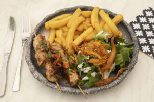 Brochettes de poulet mariné